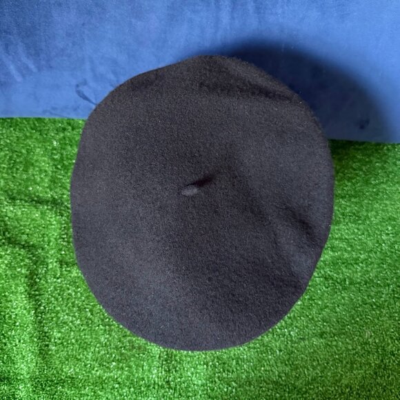 DKNY Women’s Black Felt Beret Tam Boho Hat OS w/ White Contrast Signature Bow - Picture 5 of 10